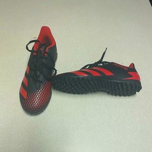 NWOT Adidas Boy’s Soccer Predator Cleats Size4 1/2
